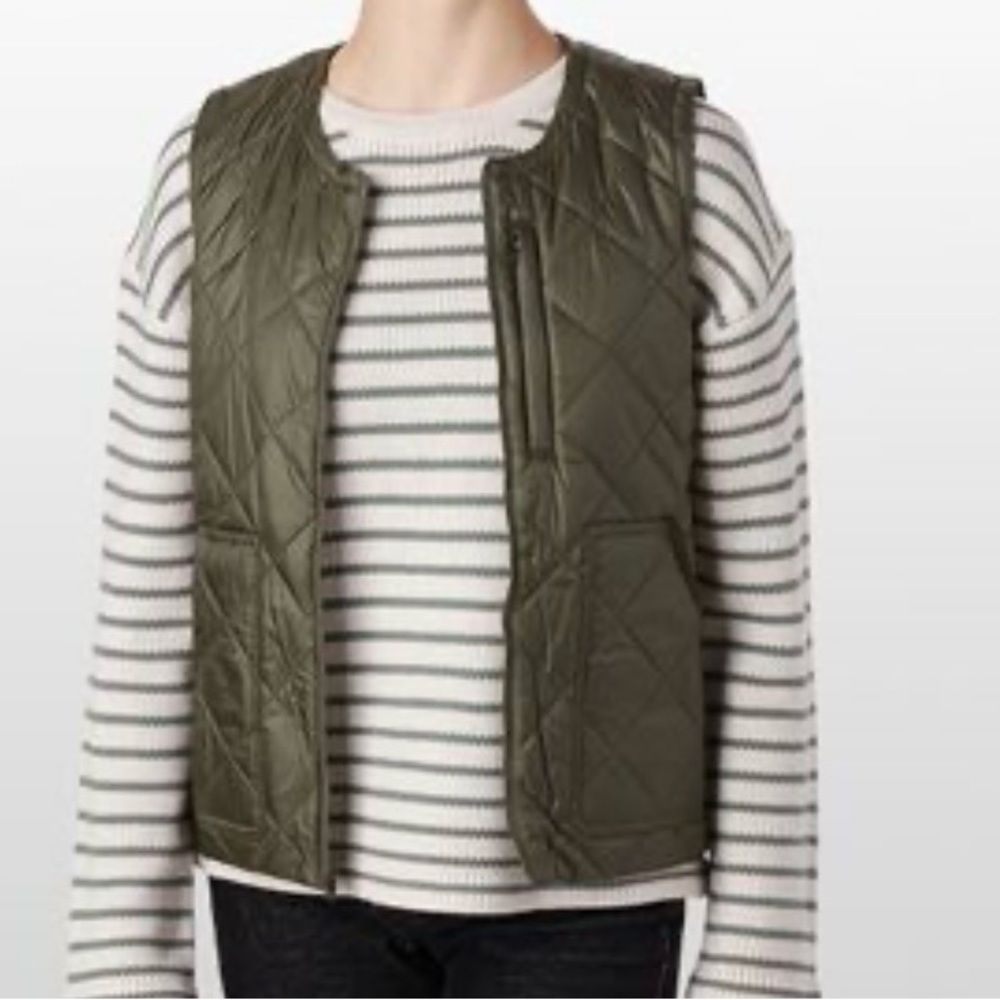 Patagonia sz M Prarie Dawn Vest Olive Quilted zip front floral lined great cond